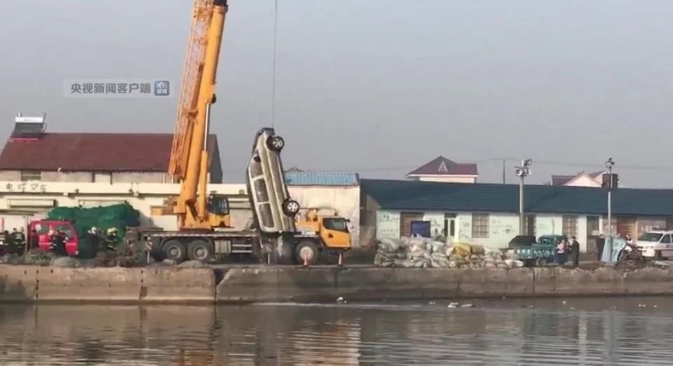 客車(chē)自動(dòng)破窗裝置,遙控自動(dòng)破玻器,破窗器,南冠破玻器