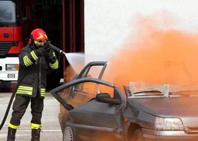 客車自動(dòng)破窗裝置,遙控自動(dòng)破玻器,破窗器,南冠破玻器